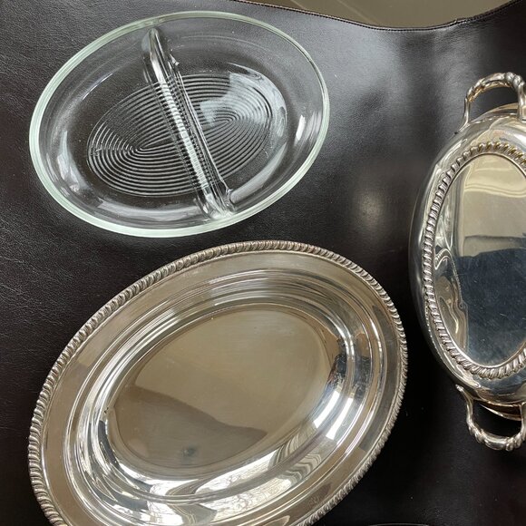 Vintage W.M.Rogers Silverplate Oval 12" Covered Serving Bowl w/insert - Picture 3 of 12